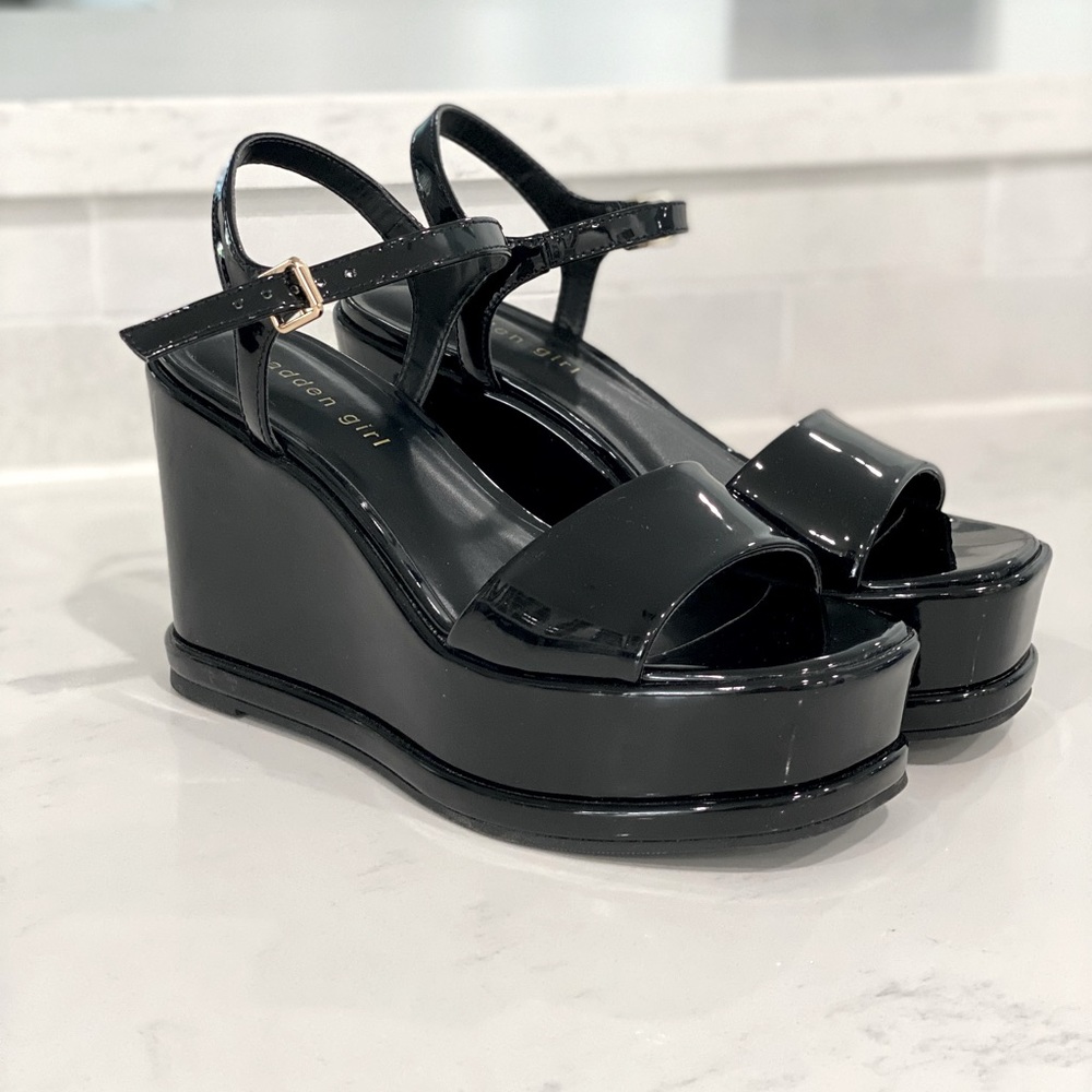 Super cute Goth babe shoes. Gothic